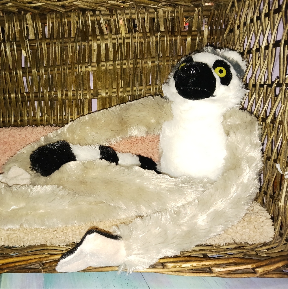 Leaping lemurs - Picture 2 of 3